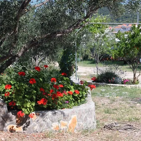 Apartment Family Friendly Seaside Apartments Jezera, Murter - 9684 Jezera