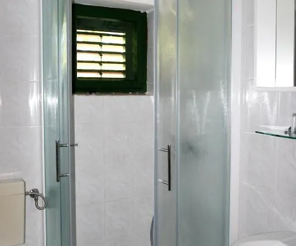 Family Friendly Seaside Jezera, Murter - 9684 아파트 *