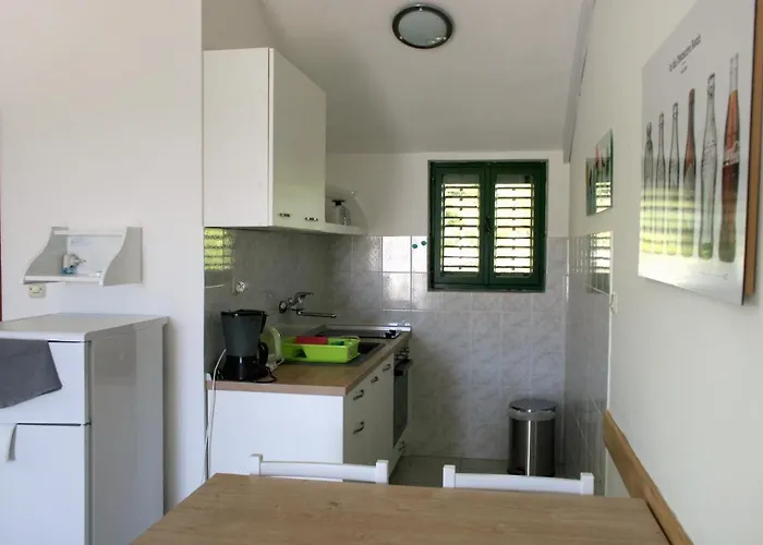 Family Friendly Seaside Jezera, Murter - 9684 아파트